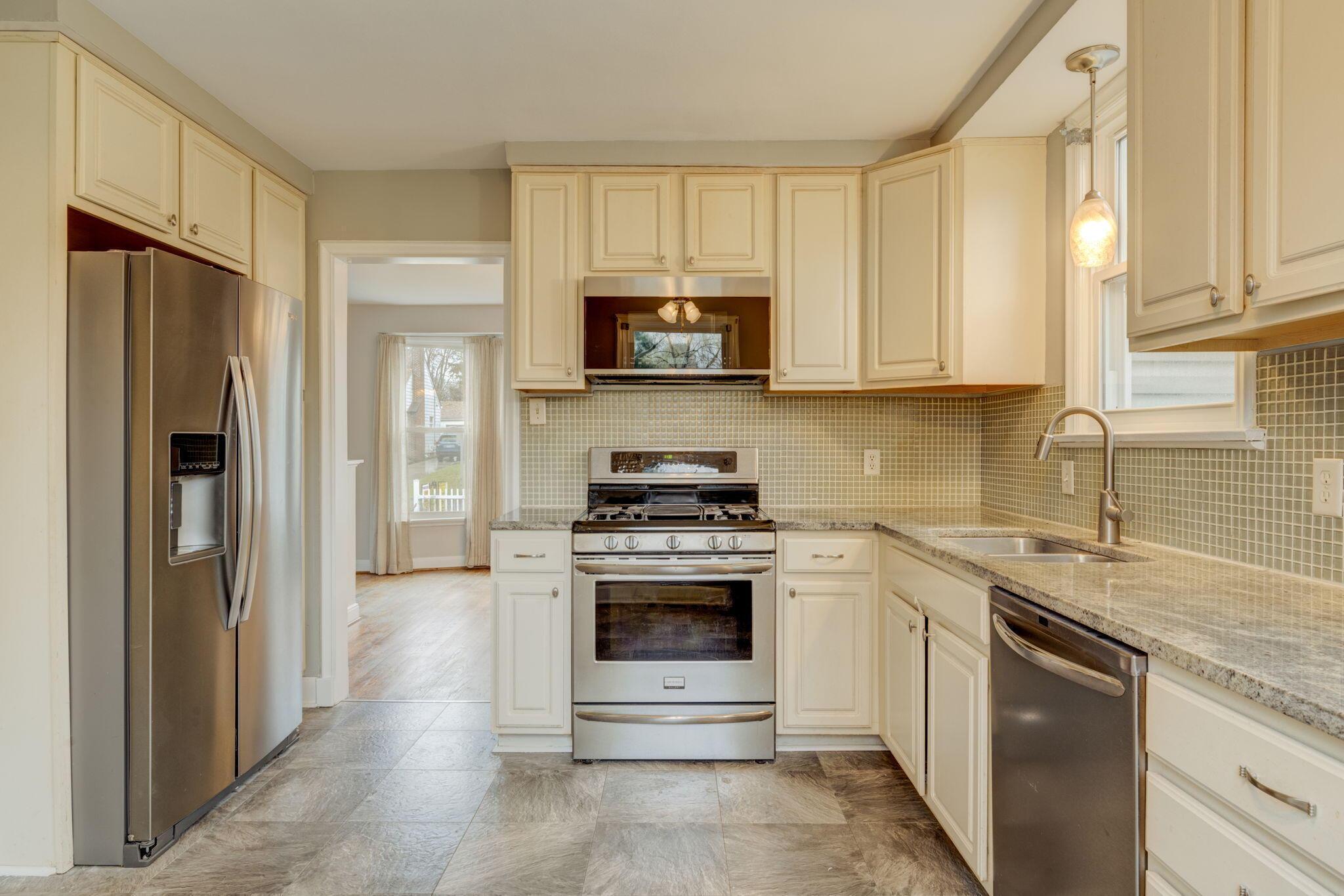 621 Garden Road Columbus, OH 43214 - Photo 13 of 38 Kitchen to Dining Room