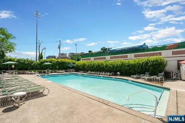 $4,400 | 1225 River Road, Unit 6A, Edgewater, NJ 07020