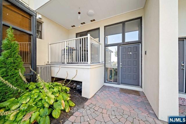 1225 River Road, Unit 6A Edgewater, NJ 07020 - Photo 4 of 30 an entryway with a flower garden
