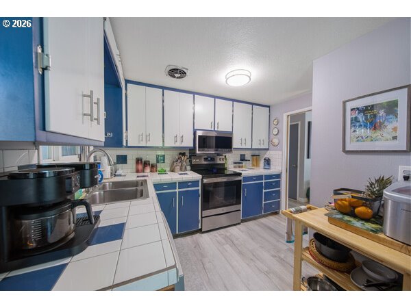 1745 Greenwood Avenue Reedsport, OR 97467 - Photo 7 of 46 Kitchen