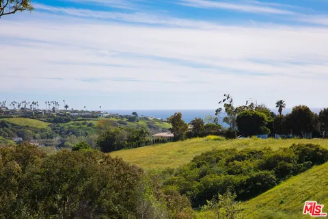 $1,895,000 | 5942 Busch Drive, Malibu, CA 90265