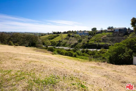 $1,895,000 | 5942 Busch Drive, Malibu, CA 90265