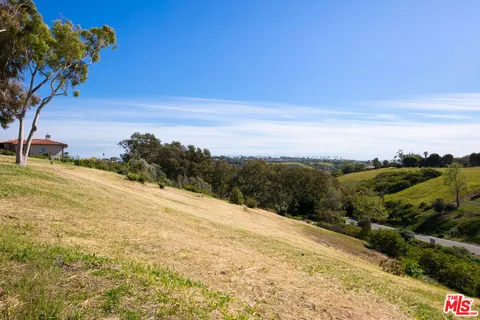 $1,895,000 | 5942 Busch Drive, Malibu, CA 90265