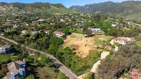 $1,895,000 | 5942 Busch Drive, Malibu, CA 90265