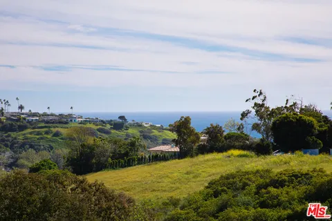 $1,895,000 | 5942 Busch Drive, Malibu, CA 90265