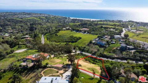$1,895,000 | 5942 Busch Drive, Malibu, CA 90265