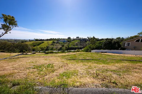 $1,895,000 | 5942 Busch Drive, Malibu, CA 90265