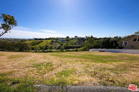 $1,895,000 | 5942 Busch Drive, Malibu, CA 90265