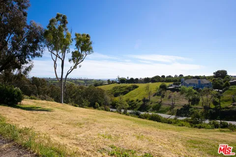 $1,895,000 | 5942 Busch Drive, Malibu, CA 90265