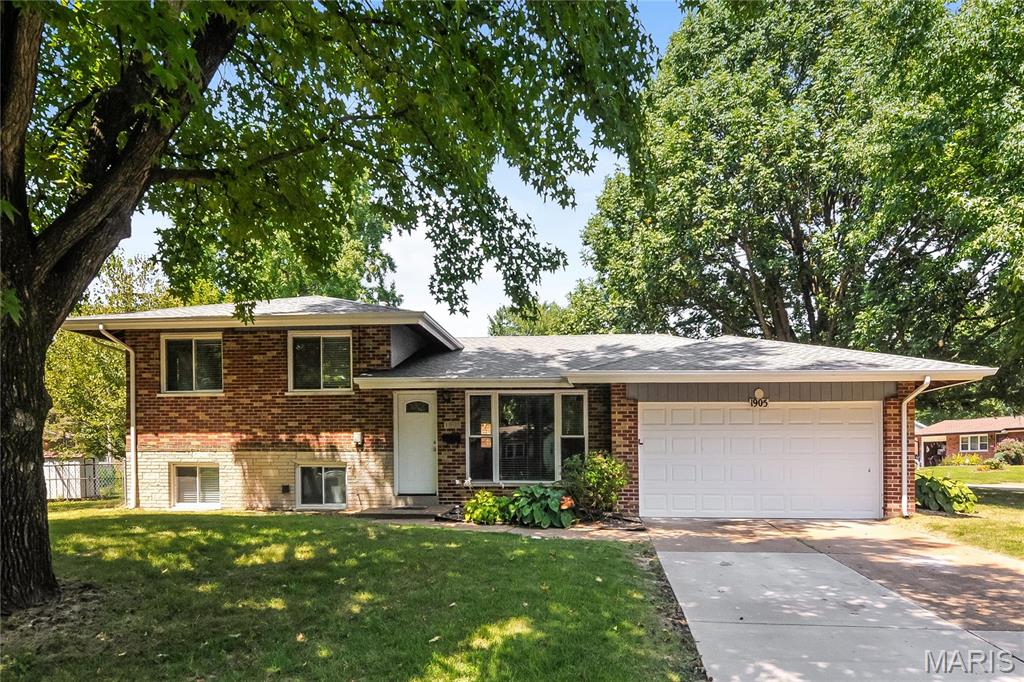 1905 Apple Blossom Court Florissant, MO 63031 - Photo 1 of 18