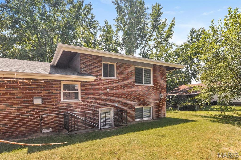 1905 Apple Blossom Court Florissant, MO 63031 - Photo 15 of 18