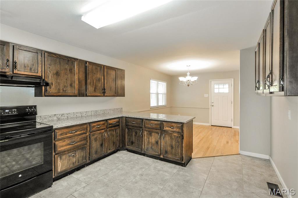 1905 Apple Blossom Court Florissant, MO 63031 - Photo 3 of 18