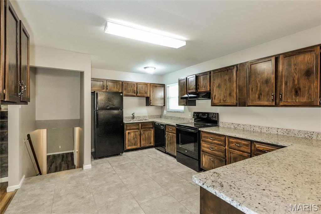 1905 Apple Blossom Court Florissant, MO 63031 - Photo 4 of 18