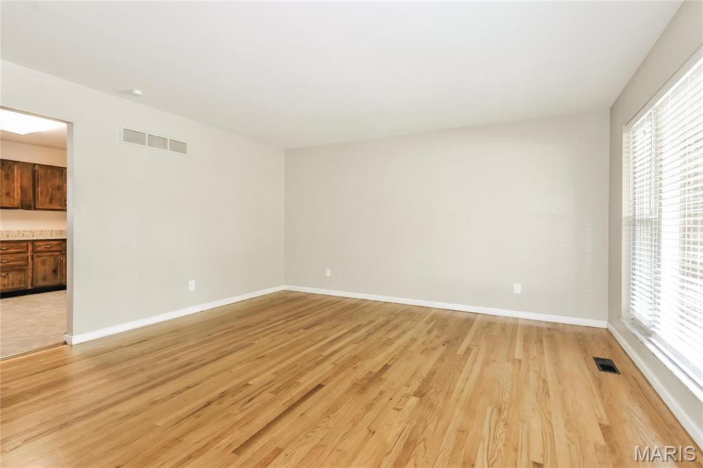 1905 Apple Blossom Court Florissant, MO 63031 - Photo 9 of 18