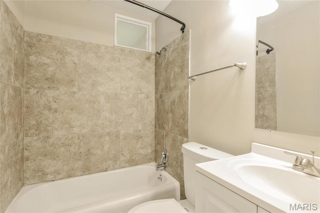 1905 Apple Blossom Court Florissant, MO 63031 - Photo 10 of 18