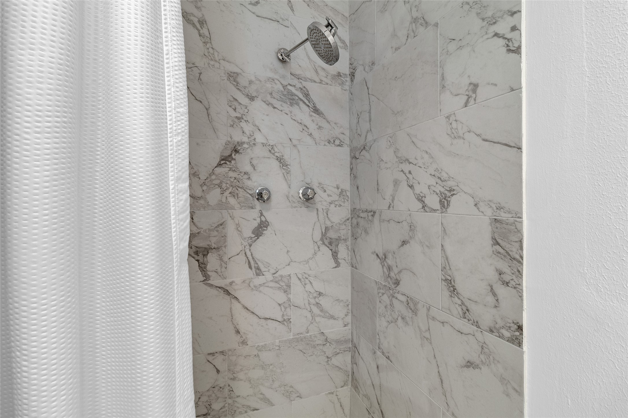 1909 Brun Street, Unit 17 Houston, TX 77019 - Photo 9 of 15 a bathroom with a shower