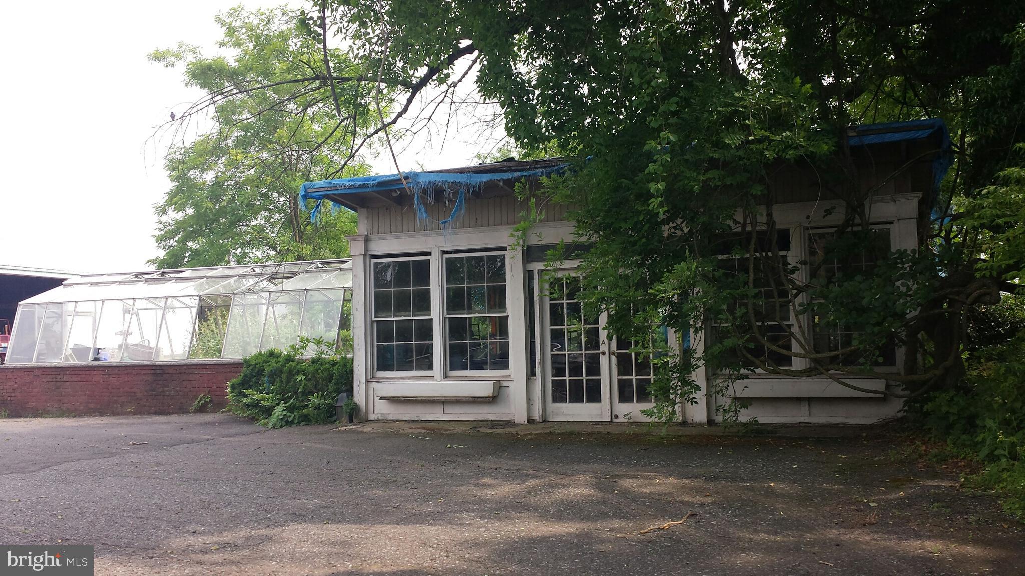 545 Weston Canal Road Somerset, NJ 08873 - Photo 4 of 41 a front view of a house with a garden