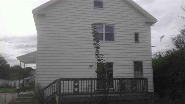 33 Myrtle Avenue Webster, MA 01570 - Photo 4 of 5