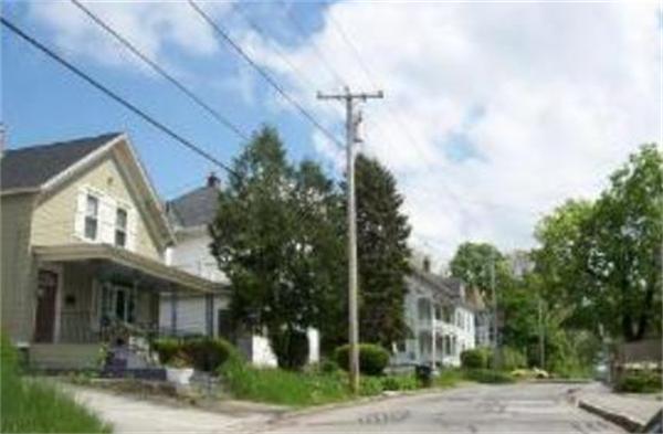 33 Myrtle Avenue Webster, MA 01570 - Photo 5 of 5