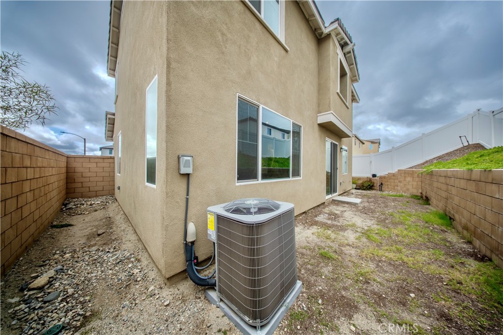 364 Castaic Way Rialto, CA 92377 - Photo 72 of 73