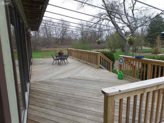 12030 Caldwaller Road Fenton, MI 48430 - Photo 6 of 52 21137160-5.JPG