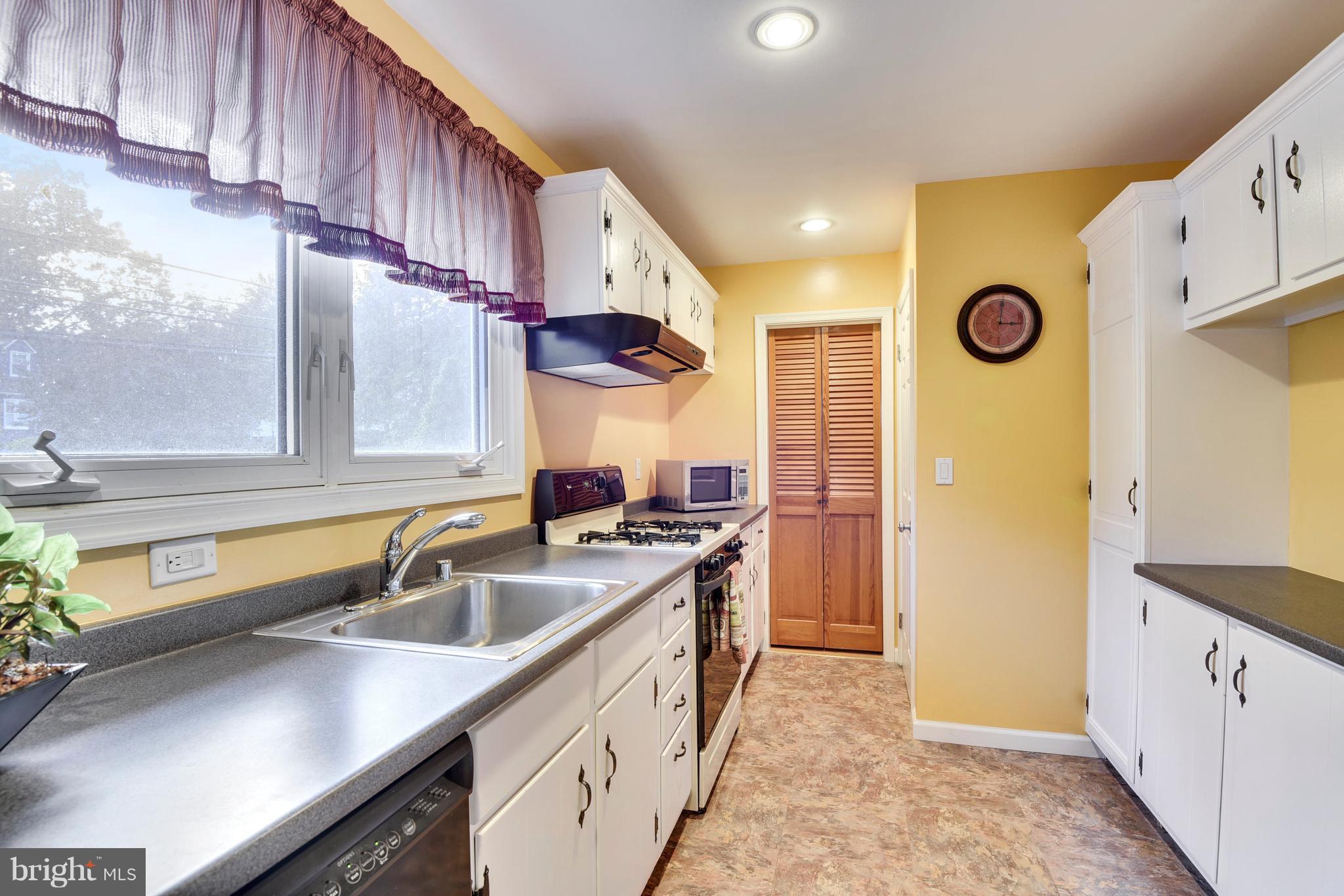 176 Cinder Road Lutherville-Timonium, MD 21093 - Photo 9 of 26 Kitchen