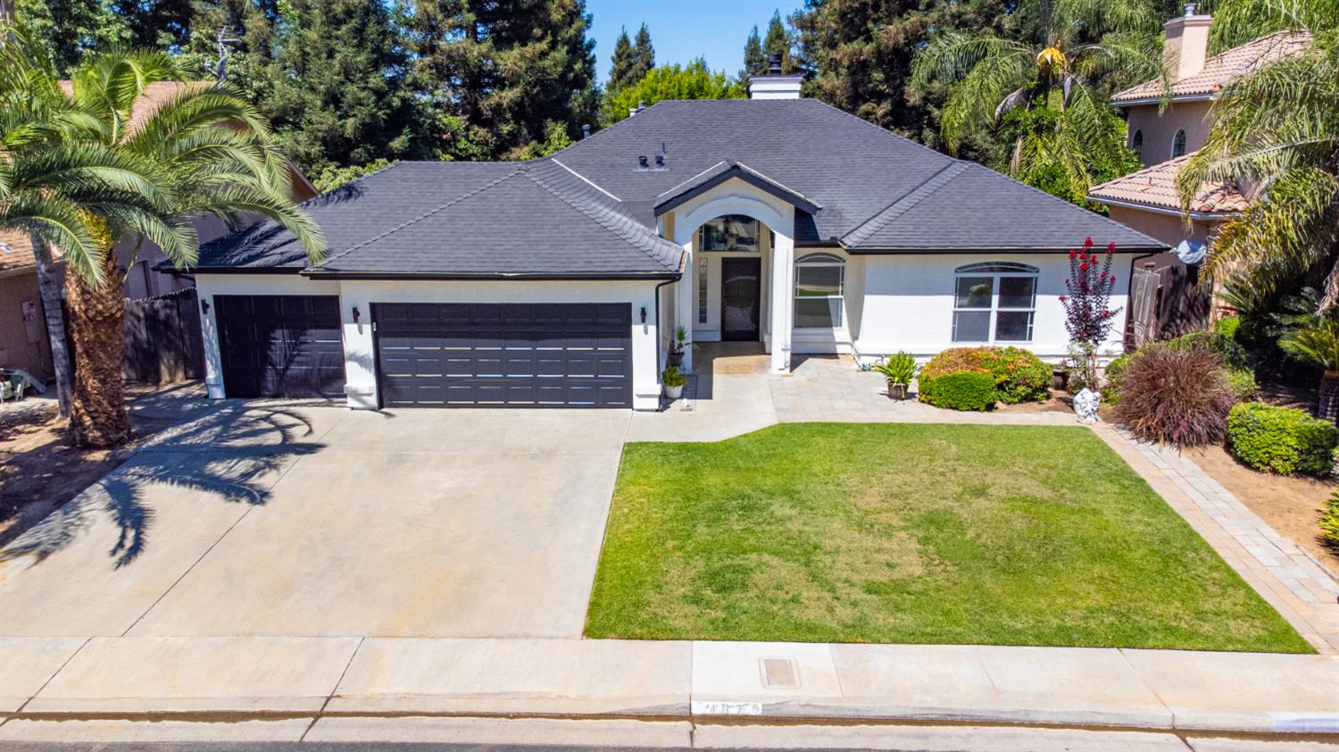 467 South Maple Drive Reedley, CA 93654 - Photo 3 of 65