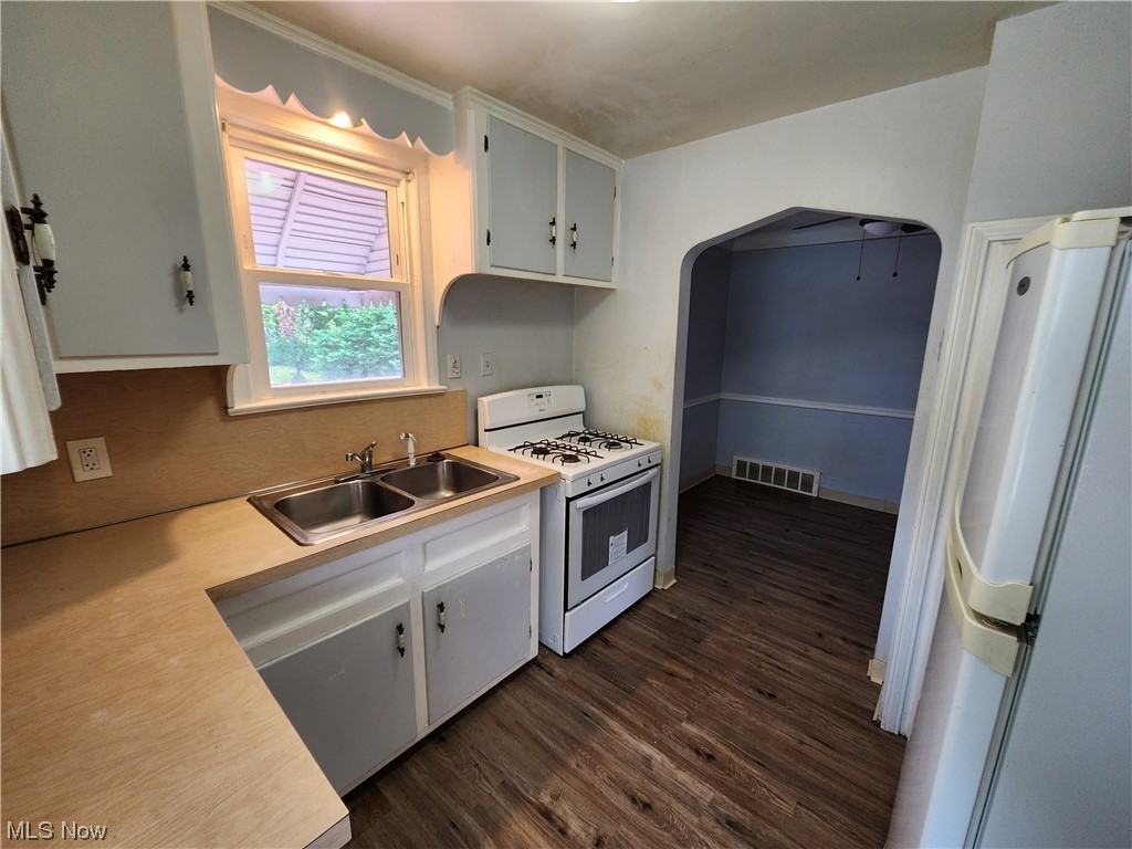 1340 Sunset Road Cleveland, OH 44124 - Photo 12 of 30