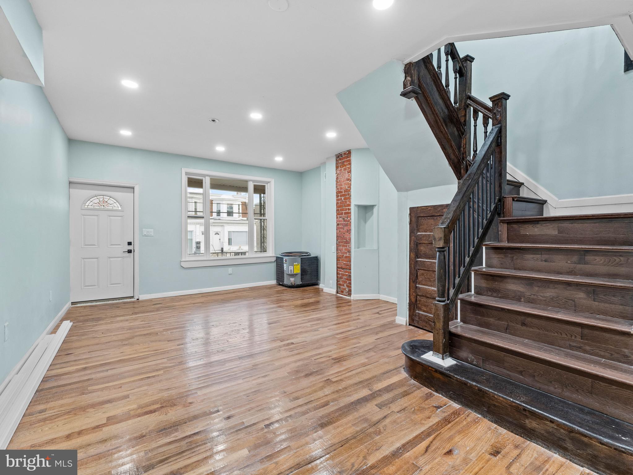 808 South 56th Street Philadelphia, PA 19143 - Photo 3 of 26 Living Room