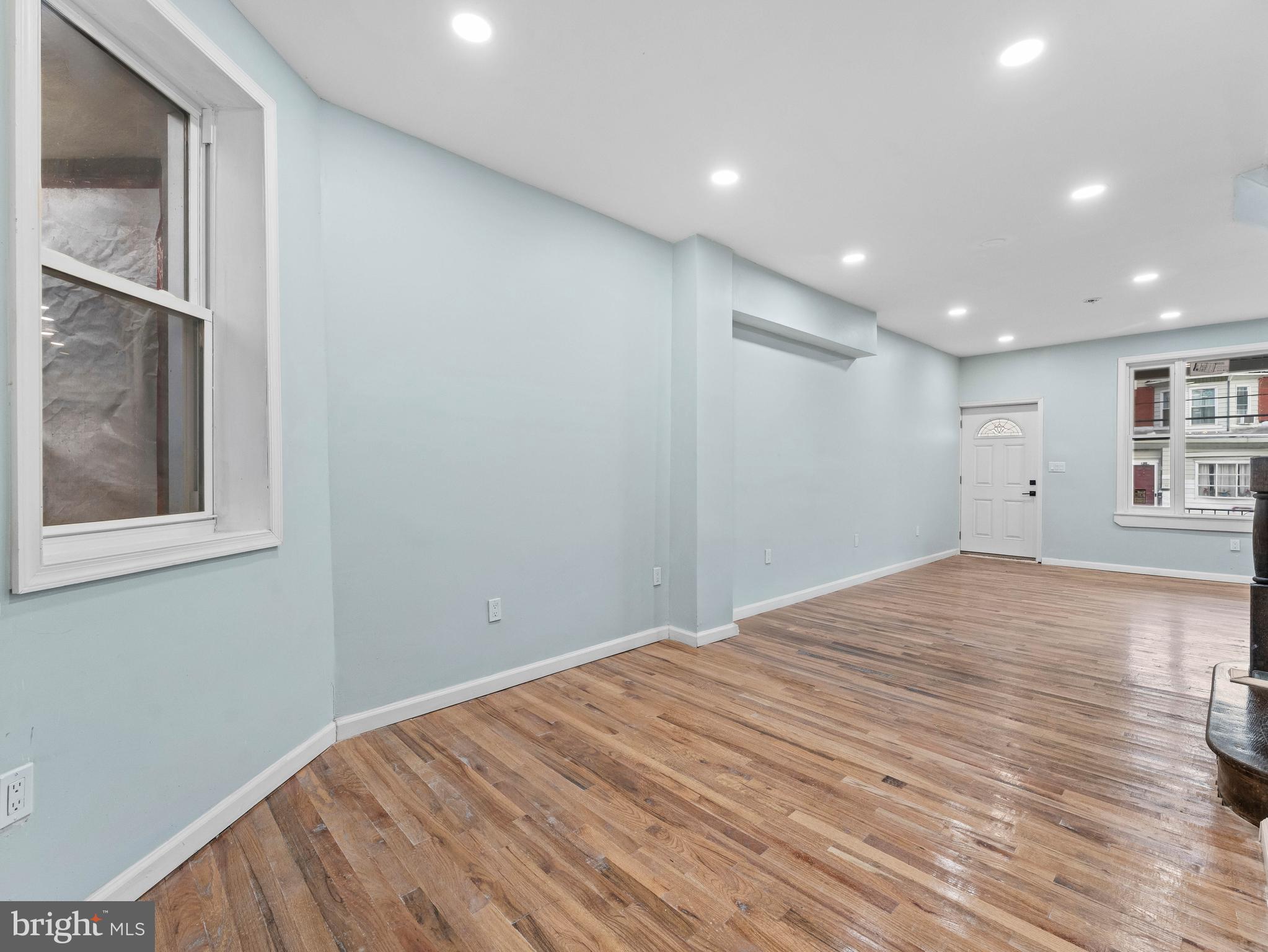 808 South 56th Street Philadelphia, PA 19143 - Photo 4 of 26 Living Room