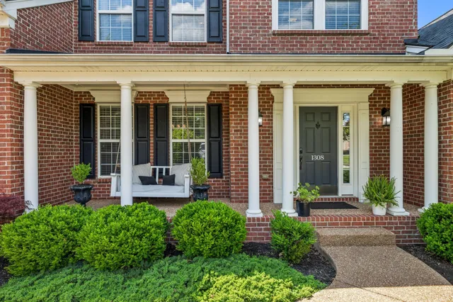 $695,000 | 1308 Beech Hollow Drive, Nashville, TN 37211