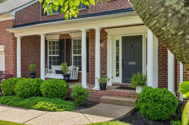 $695,000 | 1308 Beech Hollow Drive, Nashville, TN 37211
