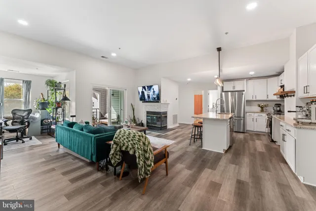 $299,999 | 10 Greystone Court, Unit I, Annapolis, MD 21403