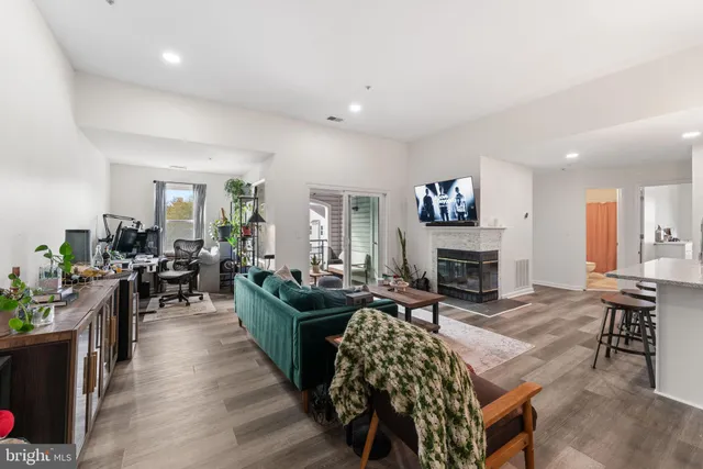 $299,999 | 10 Greystone Court, Unit I, Annapolis, MD 21403