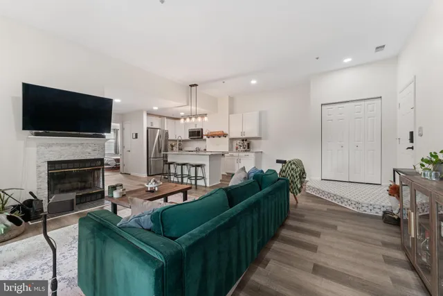 $299,999 | 10 Greystone Court, Unit I, Annapolis, MD 21403