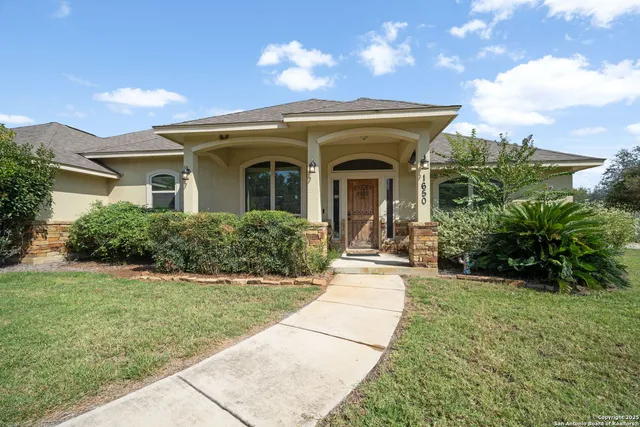 $445,000 | 1650 Embassy Boulevard, Pleasanton, TX 78064