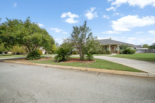 $445,000 | 1650 Embassy Boulevard, Pleasanton, TX 78064