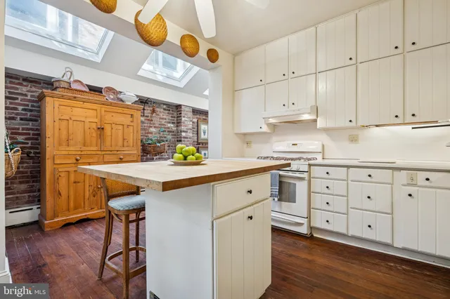 $1,350,000 | 524 Delancey Street, Philadelphia, PA 19106