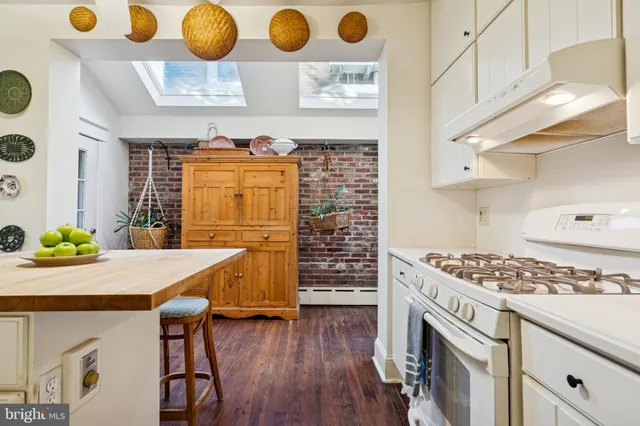 $1,350,000 | 524 Delancey Street, Philadelphia, PA 19106