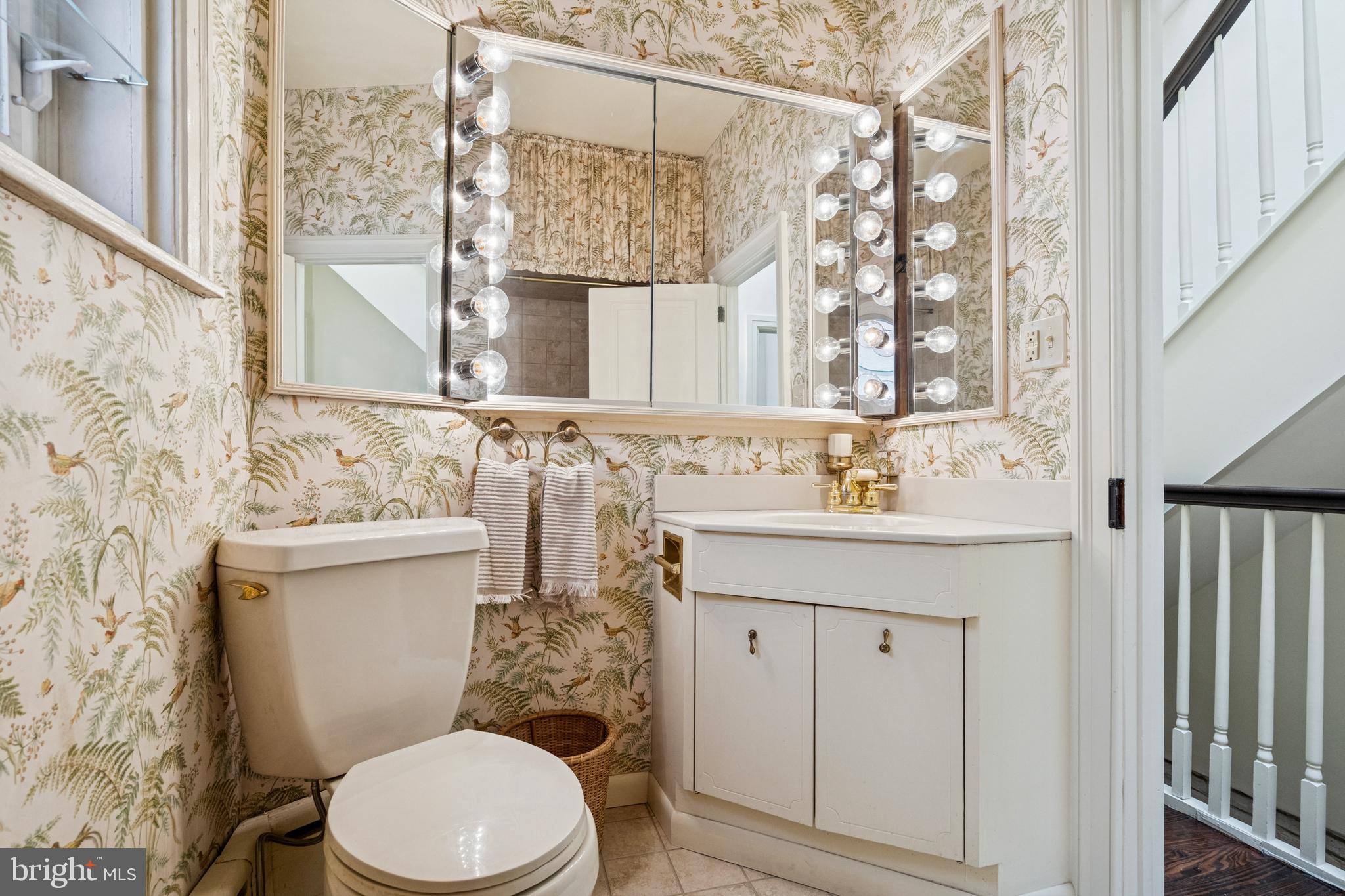 524 Delancey Street Philadelphia, PA 19106 - Photo 23 of 38 Hall Full Bath