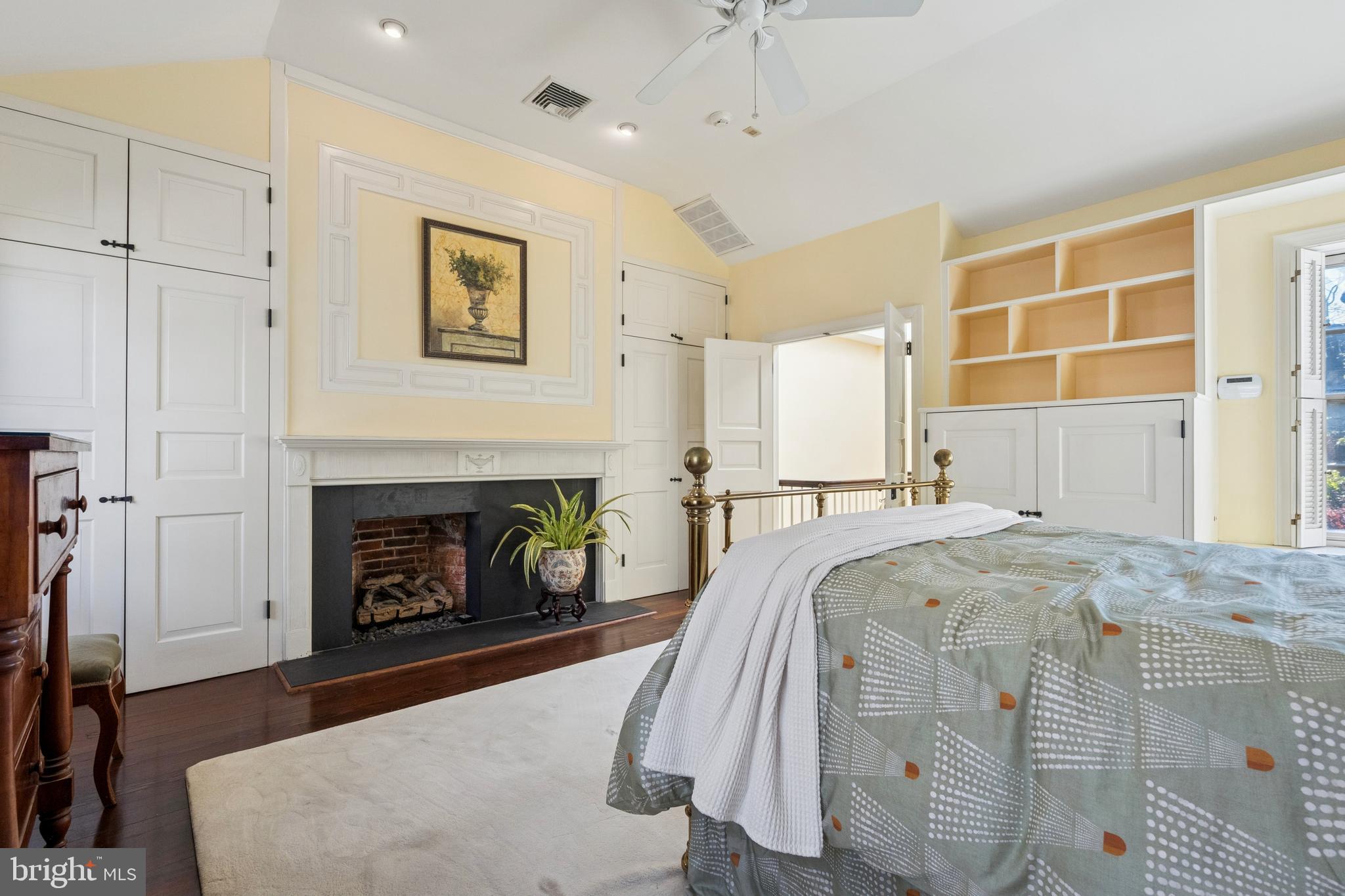 524 Delancey Street Philadelphia, PA 19106 - Photo 30 of 38 Primary Bedroom