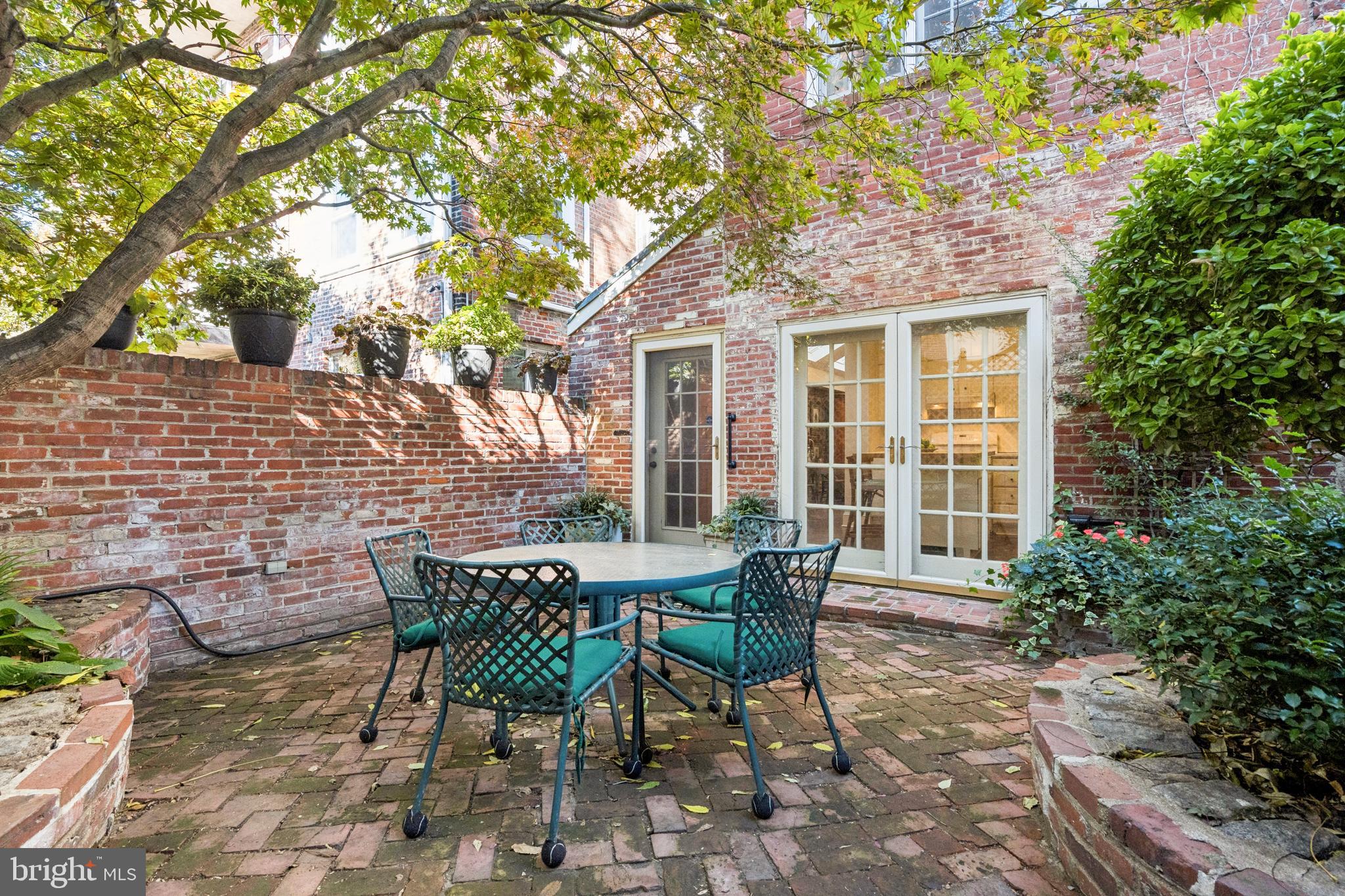 524 Delancey Street Philadelphia, PA 19106 - Photo 34 of 38 Brick Rear Patio