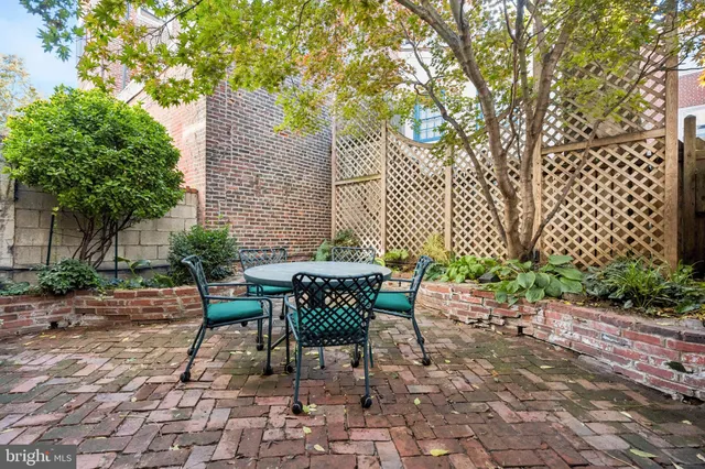 $1,350,000 | 524 Delancey Street, Philadelphia, PA 19106
