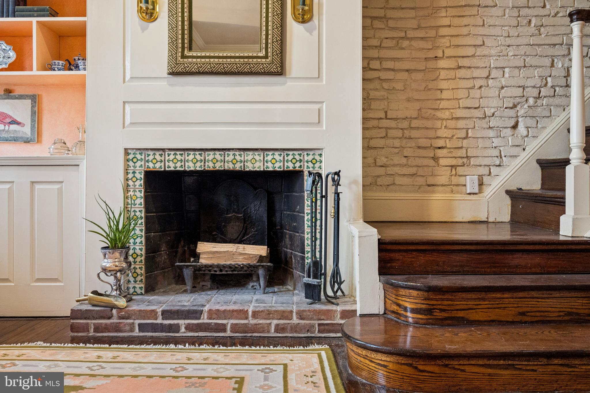 524 Delancey Street Philadelphia, PA 19106 - Photo 6 of 38 Living Room