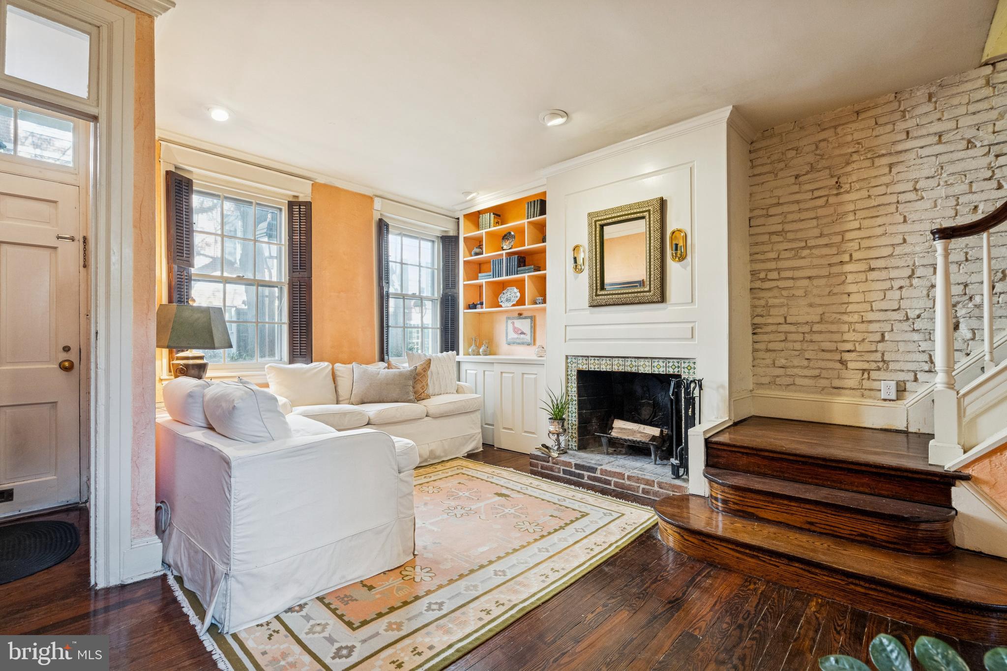 524 Delancey Street Philadelphia, PA 19106 - Photo 7 of 38 Living Room