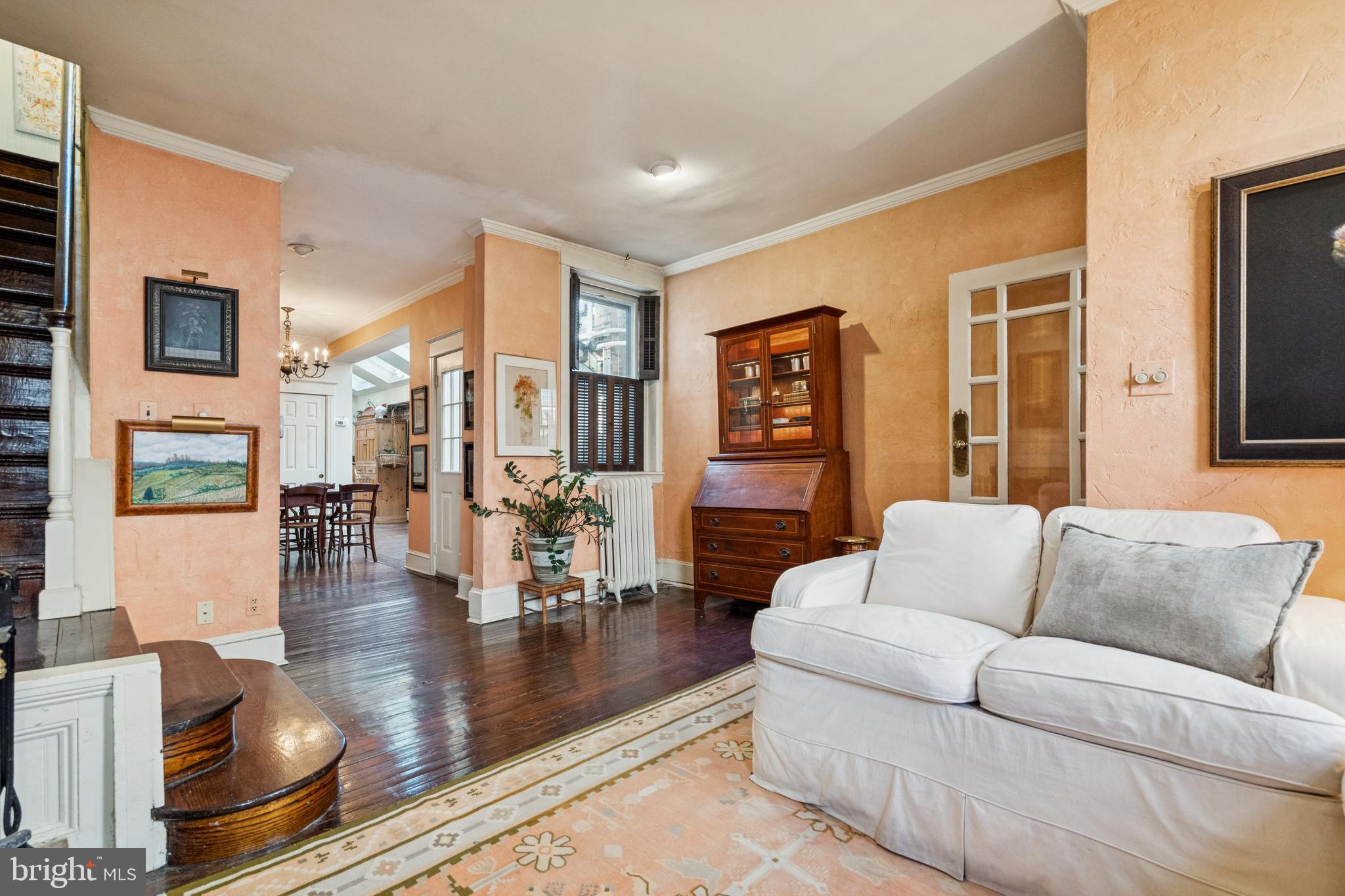 524 Delancey Street Philadelphia, PA 19106 - Photo 8 of 38 Living/Dining Room