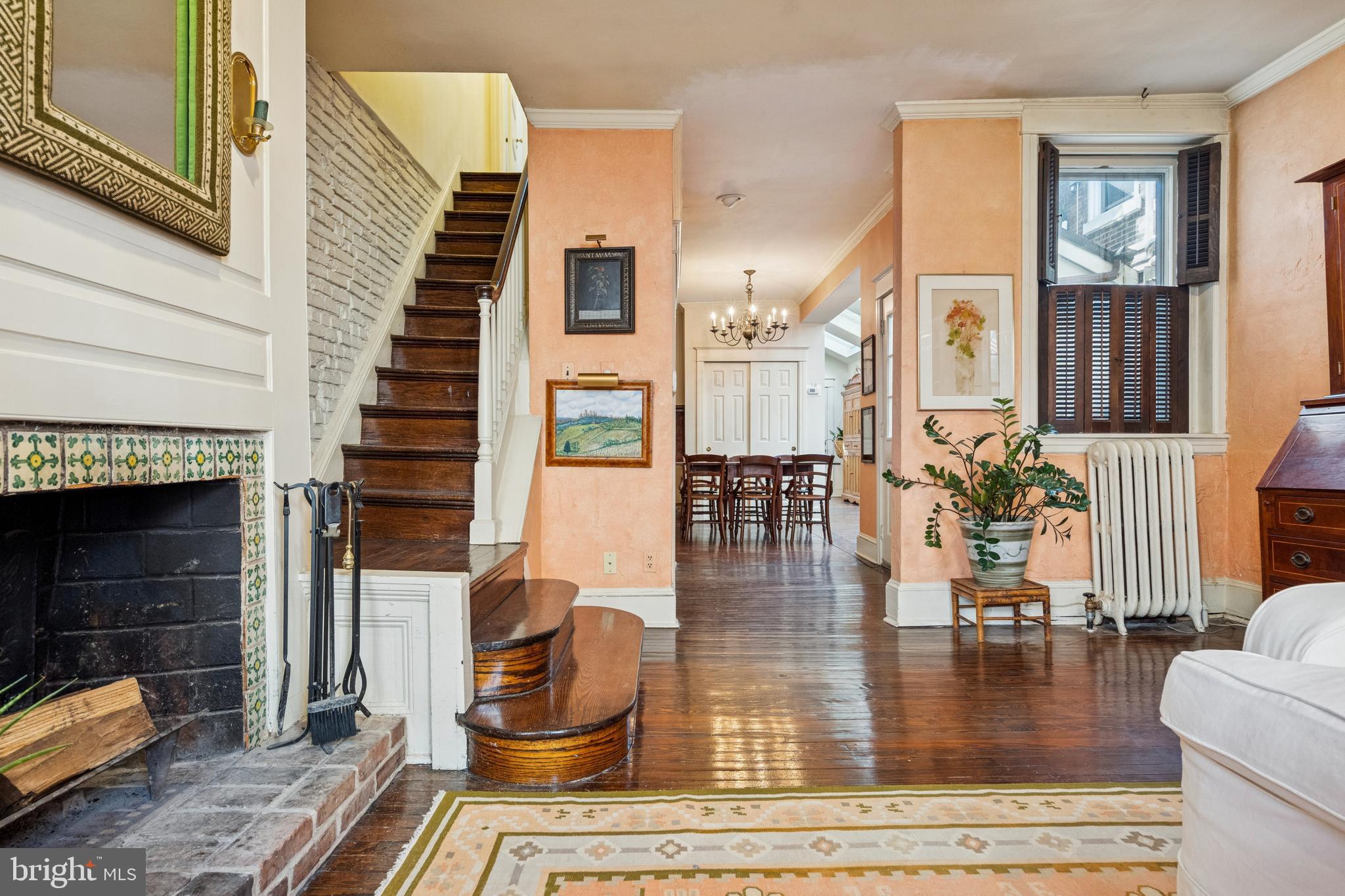 524 Delancey Street Philadelphia, PA 19106 - Photo 9 of 38 Living Room