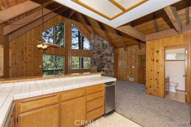 312 Hillside Road Lake Arrowhead, CA 92352 - Photo 11 of 24