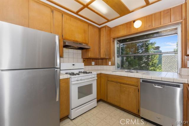 312 Hillside Road Lake Arrowhead, CA 92352 - Photo 12 of 24