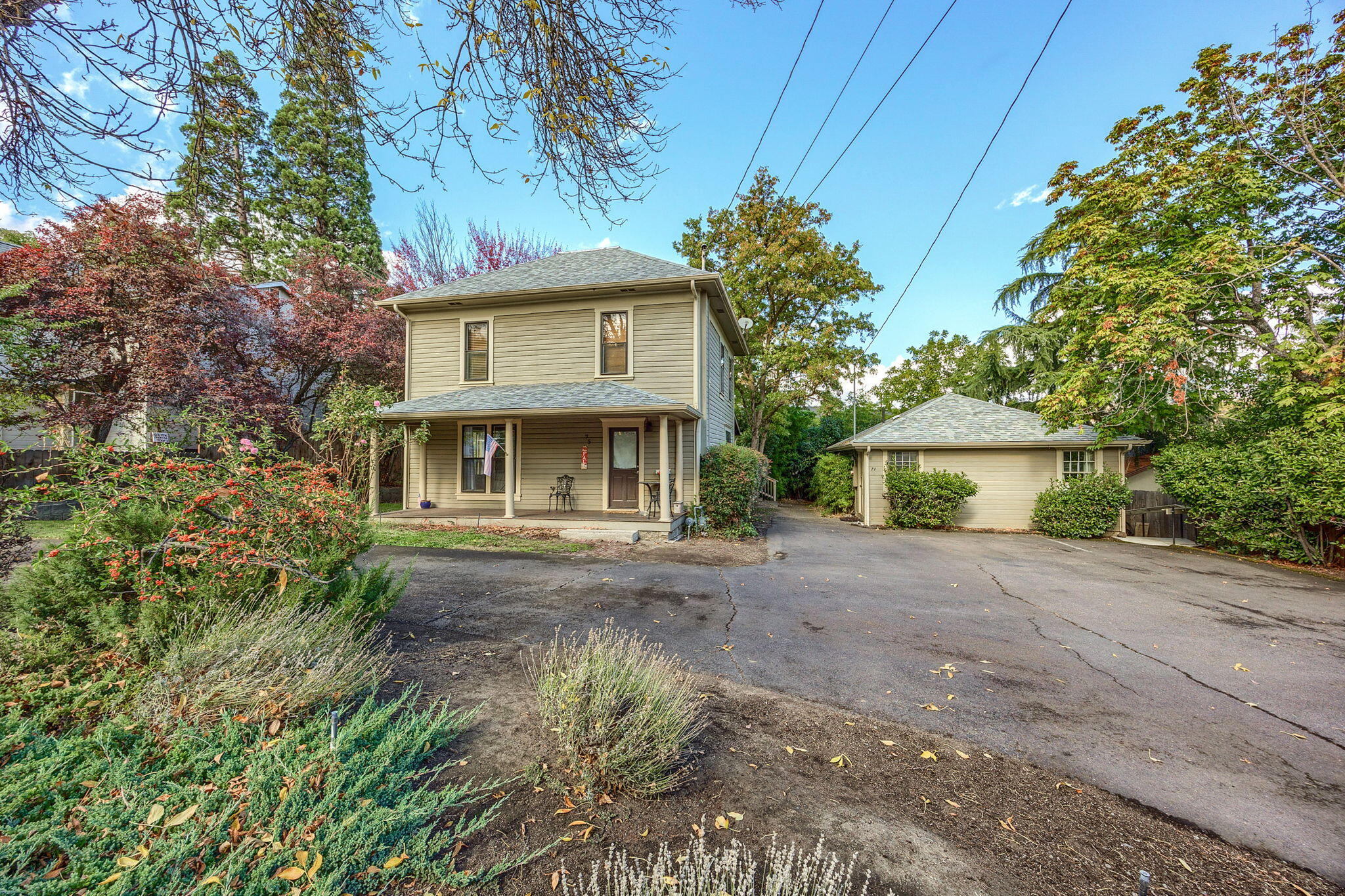 75 Wimer Street Ashland, OR 97520 - Photo 1 of 44 a front view of a house with garden